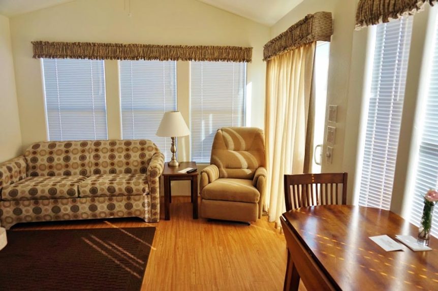 Cozy interior of Wine Ridge standard cottage with full amenities